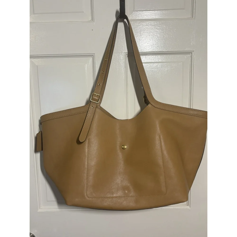 Coach Gramercy Tote Bag in Tan Honey Brown Smooth Natural Grain Leather